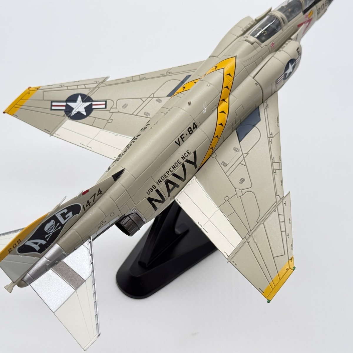 Hobby Master HA1968 1:72 McDonnell Douglas F-4B Phantom II US Navy VF-84 Jolly Rogers AG206 USS Independence Gulf of Tonkin 1965 - Hobby Master