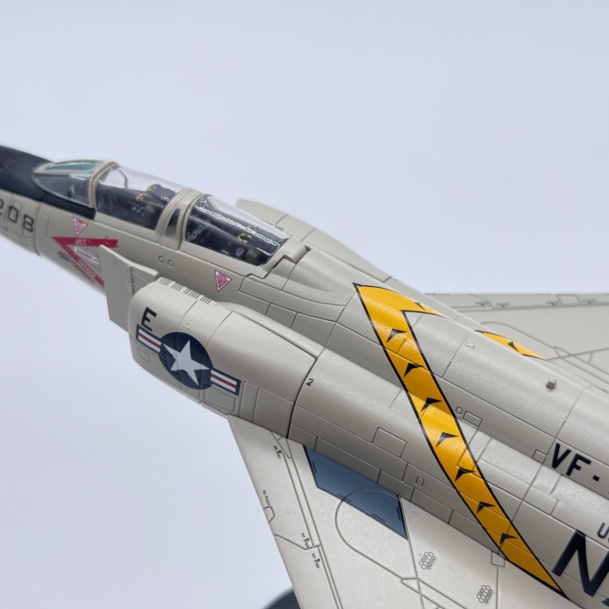 Hobby Master HA1968 1:72 McDonnell Douglas F-4B Phantom II US Navy VF-84 Jolly Rogers AG206 USS Independence Gulf of Tonkin 1965 - Hobby Master
