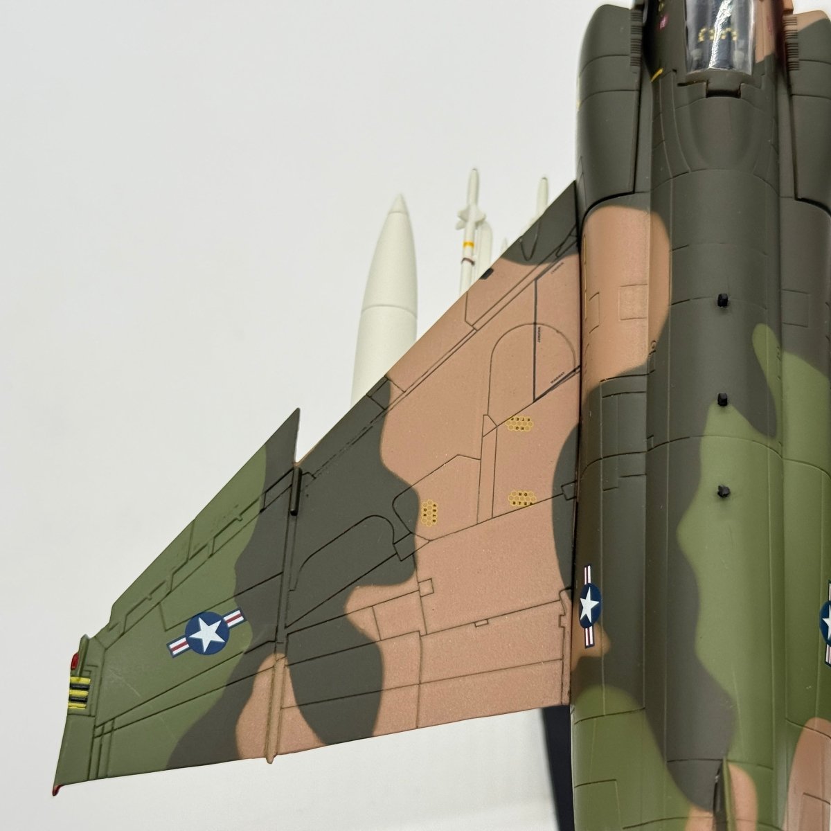 Hobby Master HA1981 1:72 McDonnell Douglas F-4G Wild Weasel USAF 37th TFW 563rd TFS 69-7582 George AFB 1980s - Hobby Master