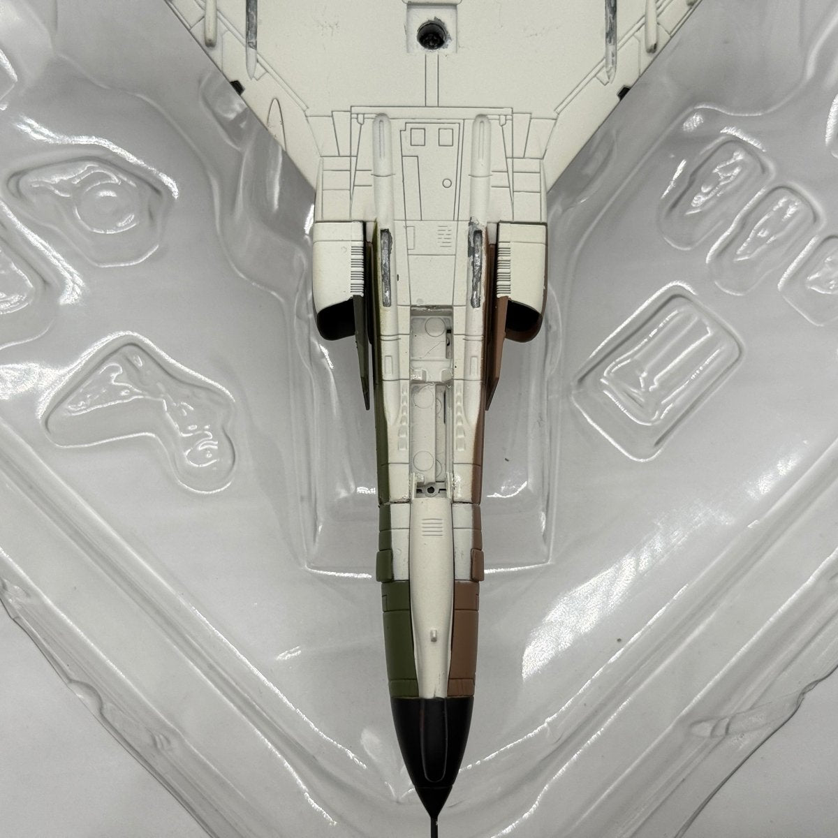 Hobby Master HA1981 1:72 McDonnell Douglas F-4G Wild Weasel USAF 37th TFW 563rd TFS 69-7582 George AFB 1980s - Hobby Master