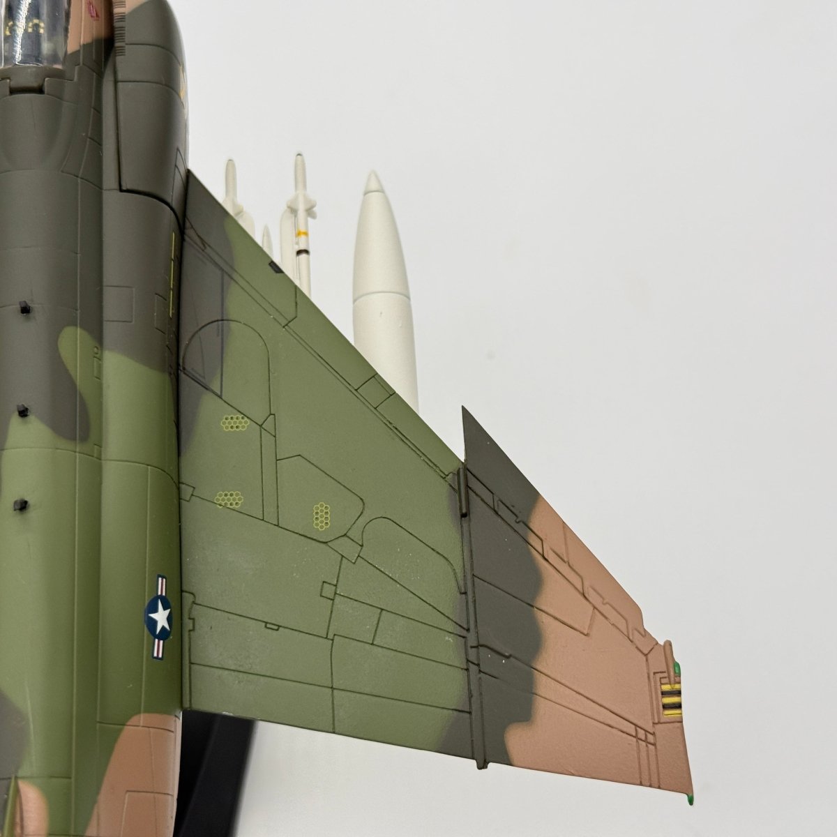 Hobby Master HA1981 1:72 McDonnell Douglas F-4G Wild Weasel USAF 37th TFW 563rd TFS 69-7582 George AFB 1980s - Hobby Master