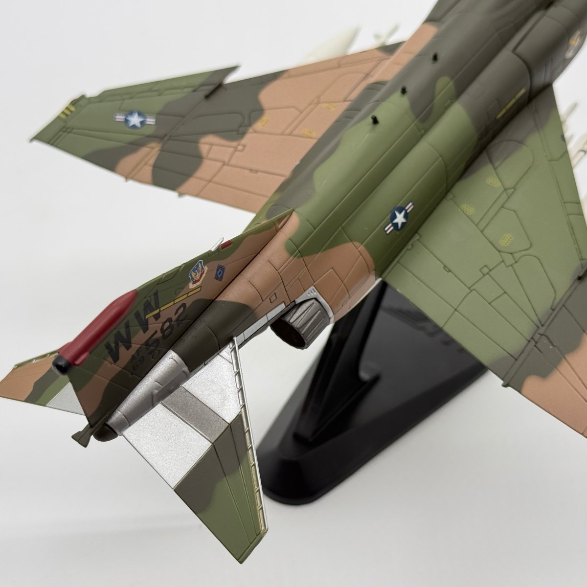 Hobby Master HA1981 1:72 McDonnell Douglas F-4G Wild Weasel USAF 37th TFW 563rd TFS 69-7582 George AFB 1980s - Hobby Master