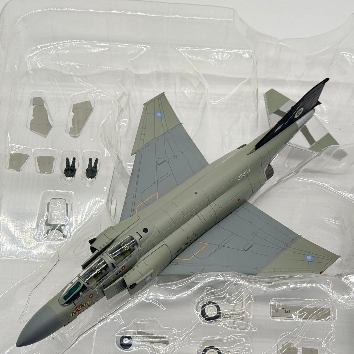 Hobby Master HA1985 1:72 F - 4J Phantom ZE353 74 Sqn RAF Wattisham 1990 - Hobby Master