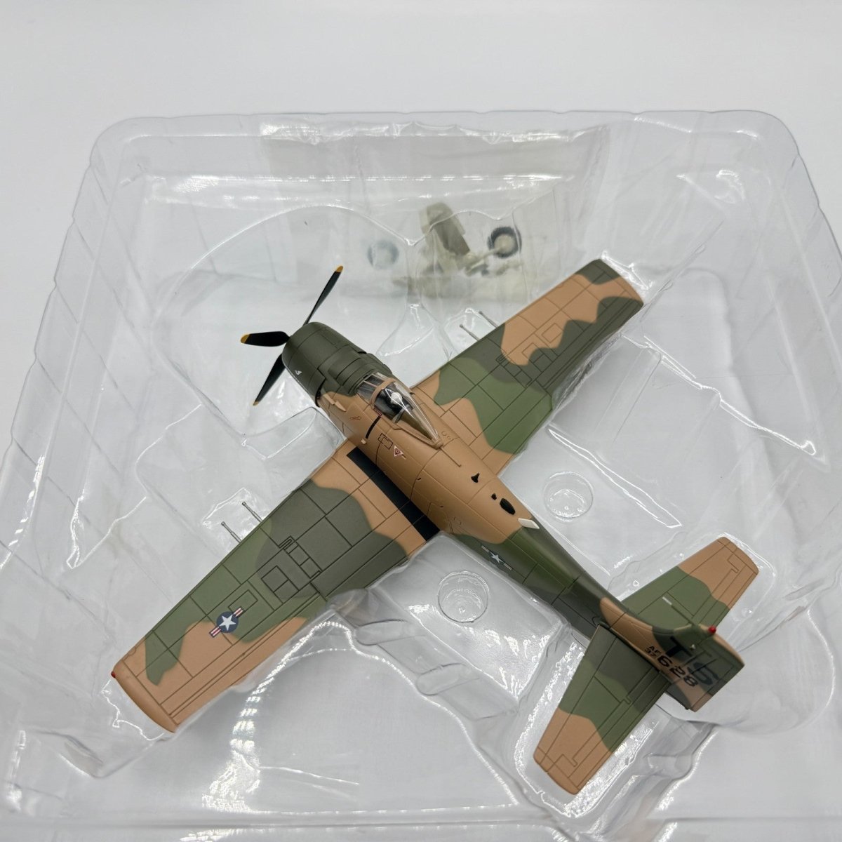 Hobby Master HA2914 1:72 Douglas A - 1H Skyraider 22nd SOS 56th SOW South Vietnam - Hobby Master