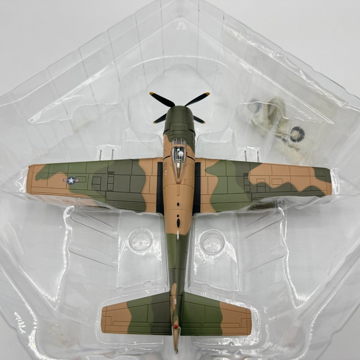 Hobby Master HA2914 1:72 Douglas A - 1H Skyraider 22nd SOS 56th SOW South Vietnam - Hobby Master