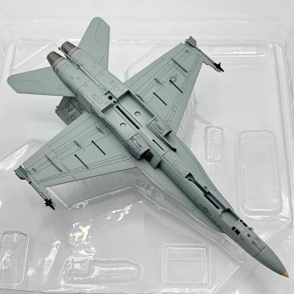 Hobby Master HA3519 1:72 F/A - 18A+ VMFA - 333 Fighting Shamrocks Late 1980s - Hobby Master