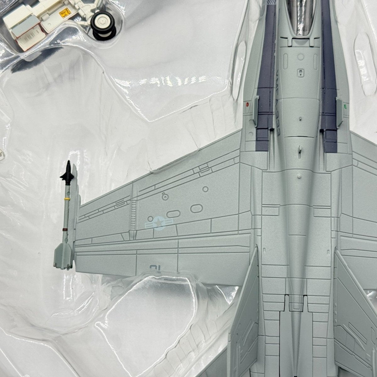 Hobby Master HA3519 1:72 F/A - 18A+ VMFA - 333 Fighting Shamrocks Late 1980s - Hobby Master
