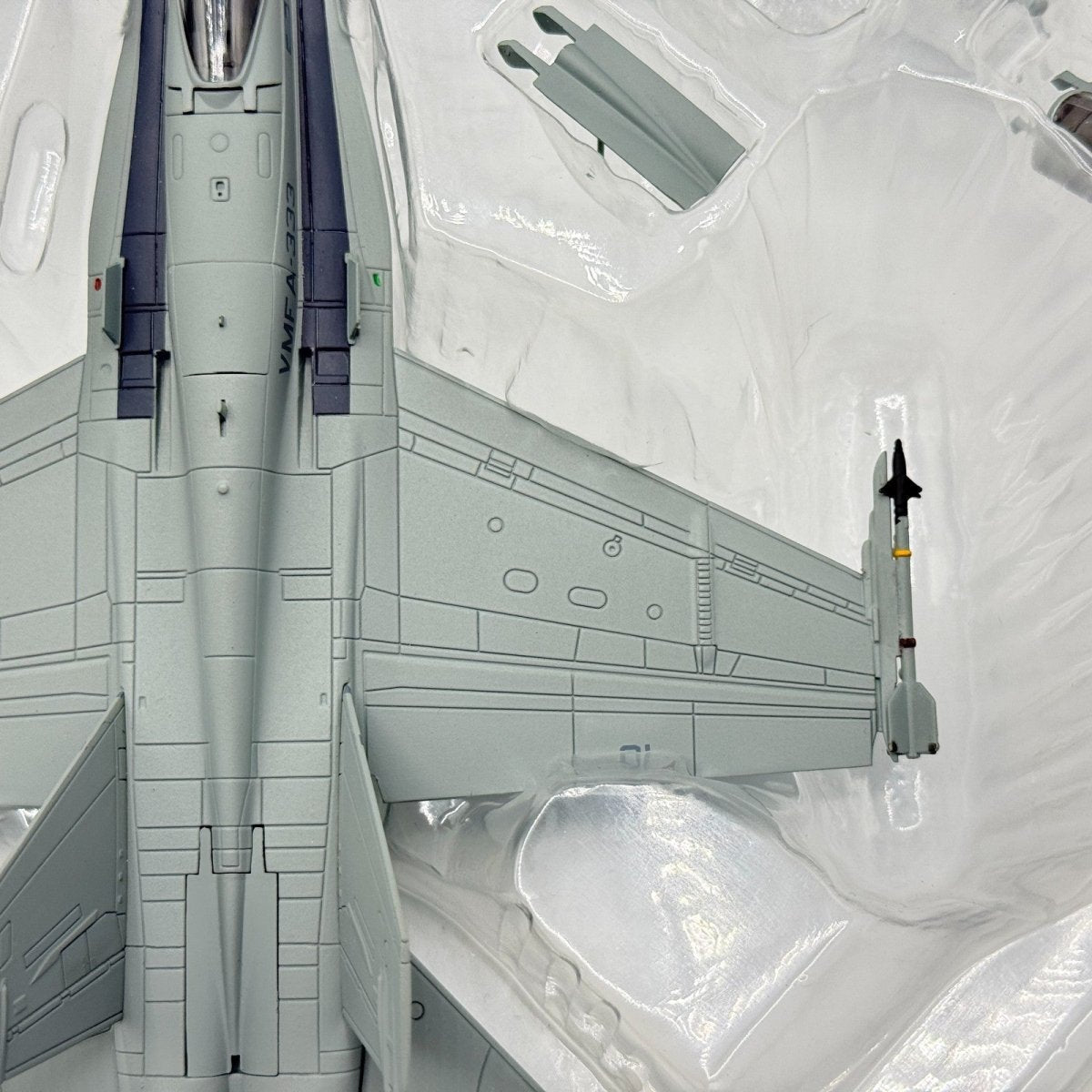 Hobby Master HA3519 1:72 F/A - 18A+ VMFA - 333 Fighting Shamrocks Late 1980s - Hobby Master