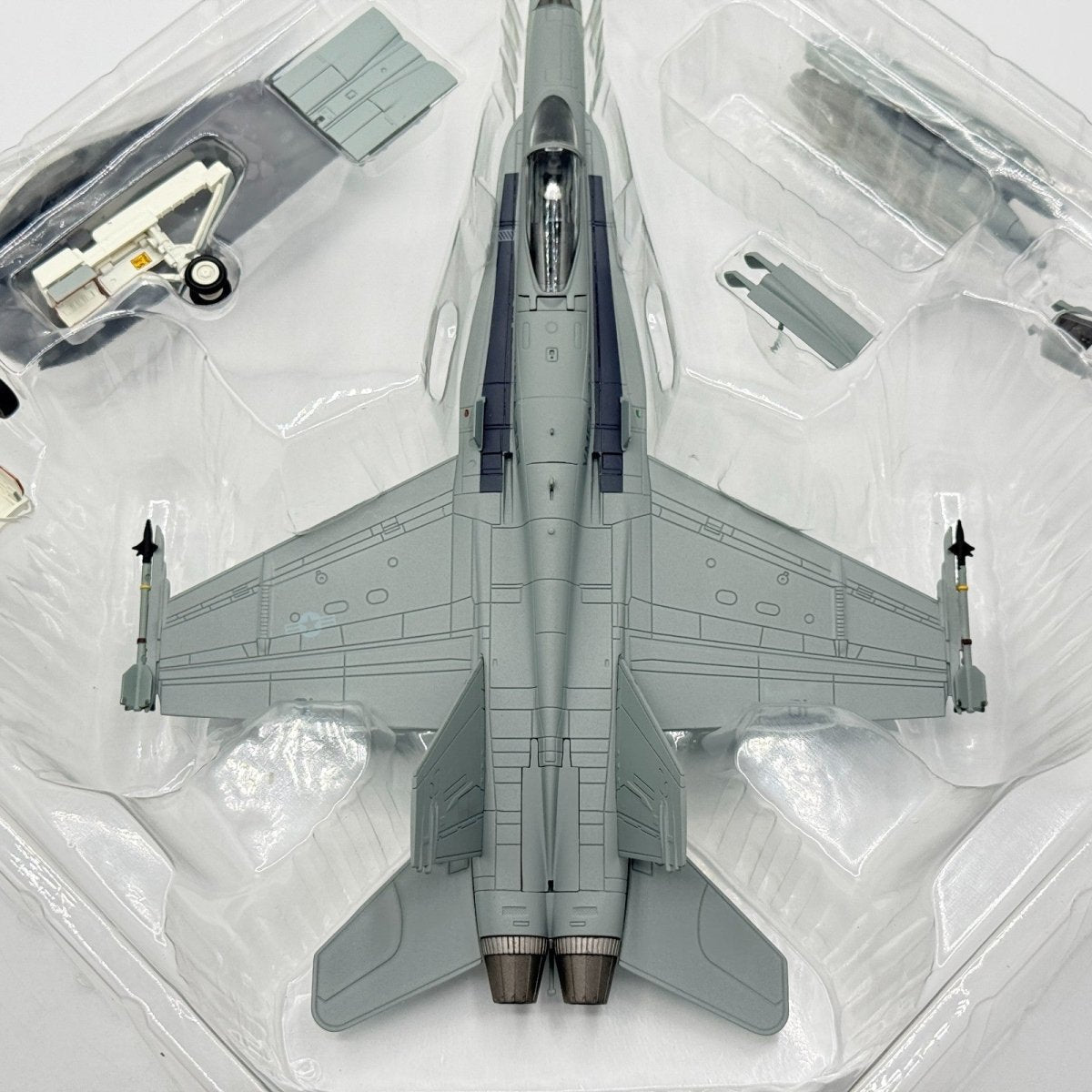 Hobby Master HA3519 1:72 F/A - 18A+ VMFA - 333 Fighting Shamrocks Late 1980s - Hobby Master