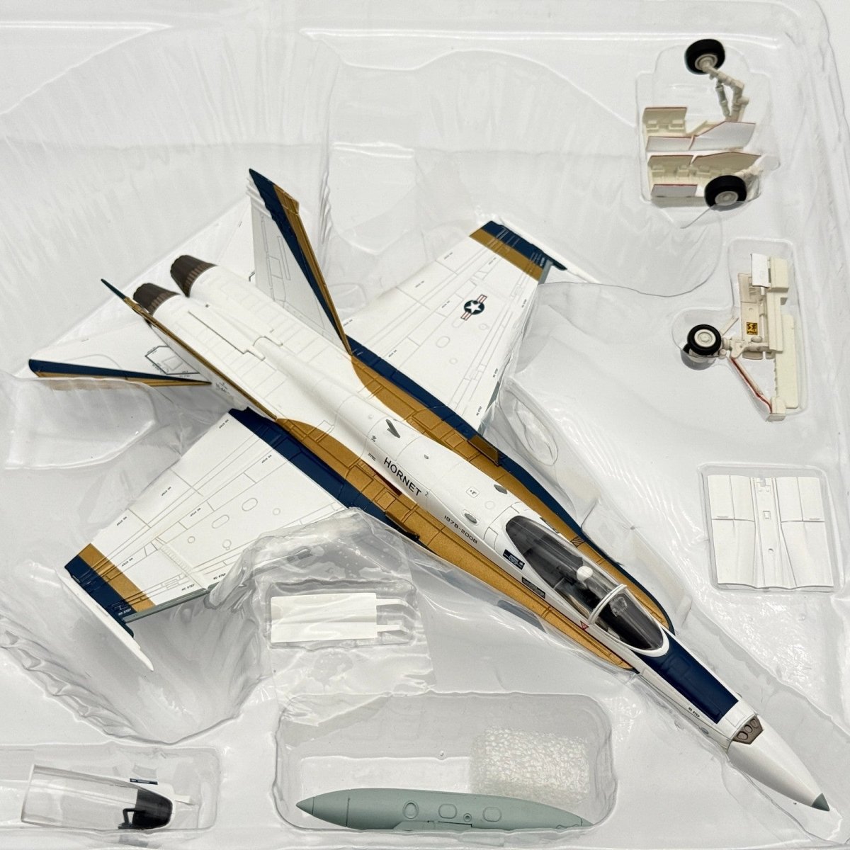 Hobby Master HA3525 1:72 F/A - 18C "30th Anniversary" 164630 San Diego 2008 - 09 - Hobby Master