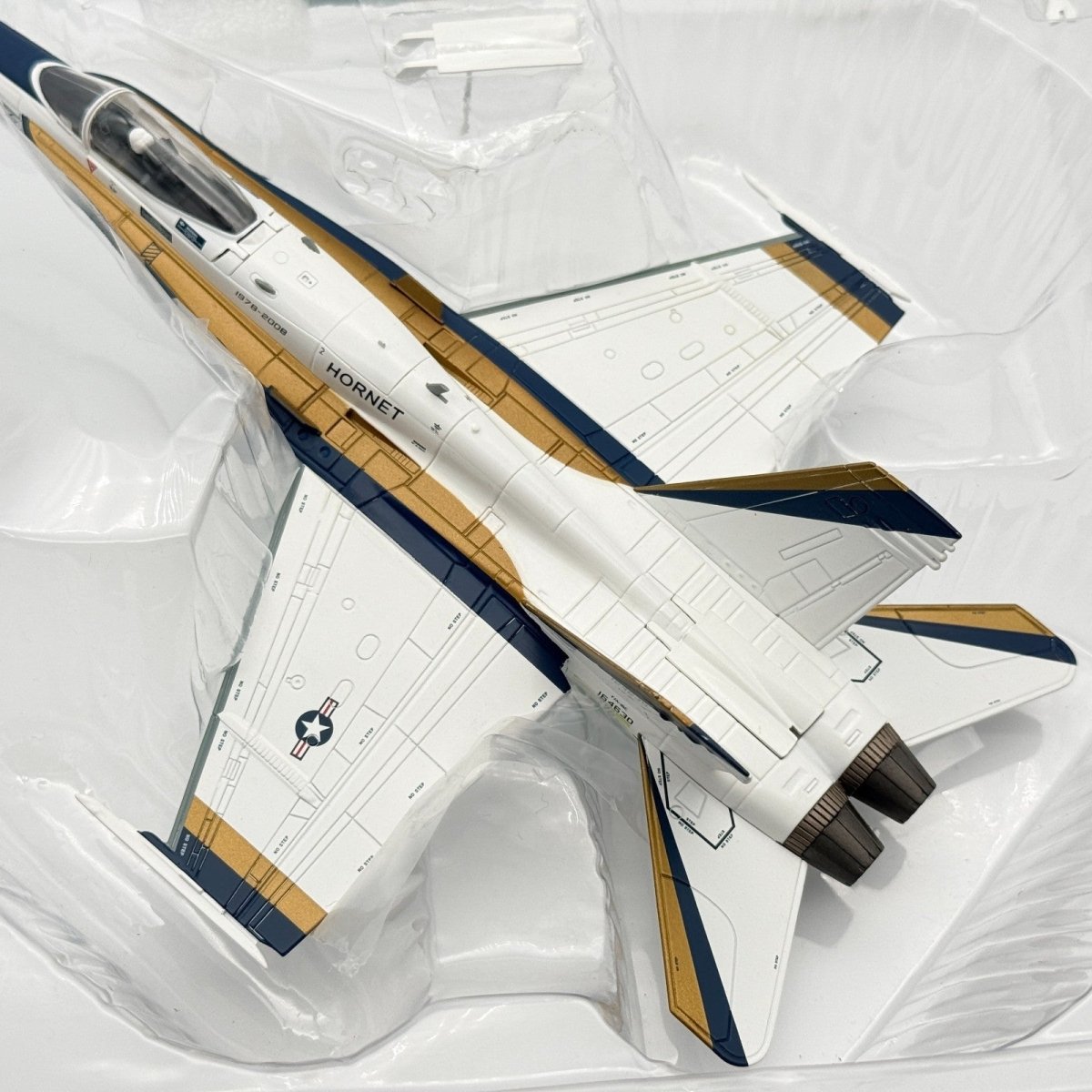 Hobby Master HA3525 1:72 F/A - 18C "30th Anniversary" 164630 San Diego 2008 - 09 - Hobby Master