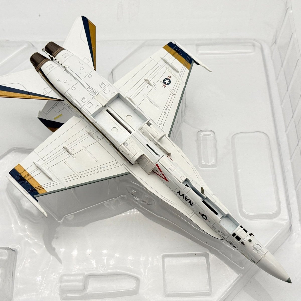 Hobby Master HA3525 1:72 F/A - 18C "30th Anniversary" 164630 San Diego 2008 - 09 - Hobby Master
