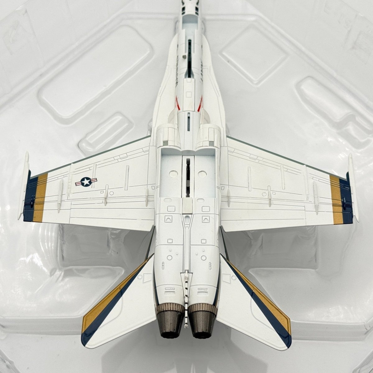 Hobby Master HA3525 1:72 F/A - 18C "30th Anniversary" 164630 San Diego 2008 - 09 - Hobby Master