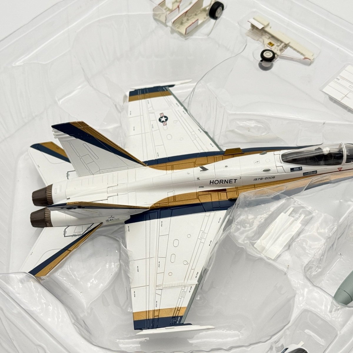 Hobby Master HA3525 1:72 F/A - 18C "30th Anniversary" 164630 San Diego 2008 - 09 - Hobby Master