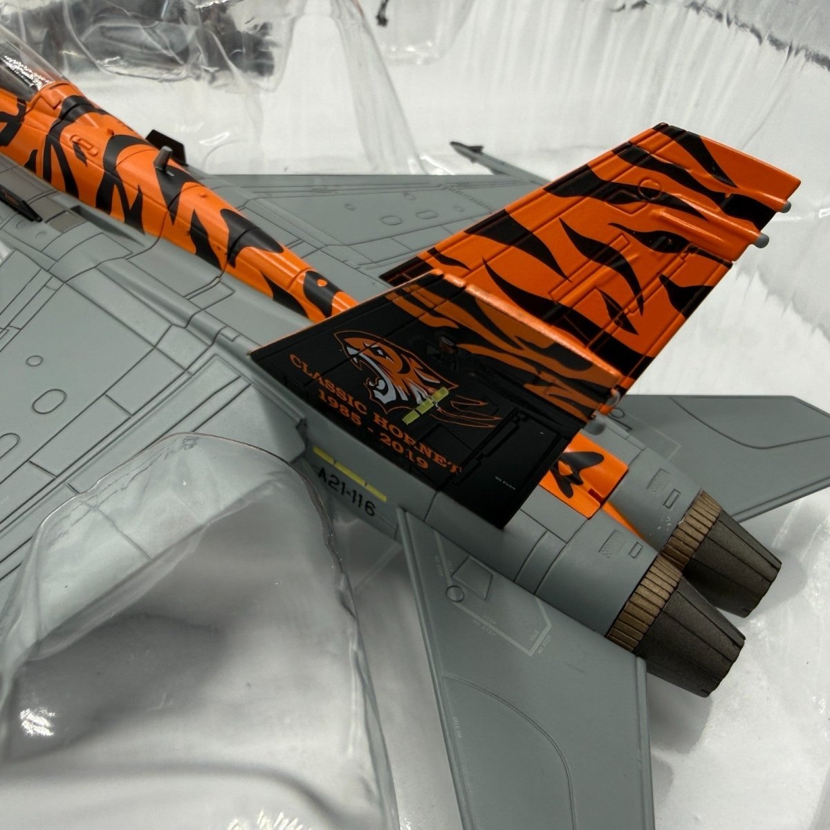 Hobby Master HA3545 1:72 F/A - 18B Hornet Classic 1985 - 2019 2 OCU RAAF Williamtown - Hobby Master