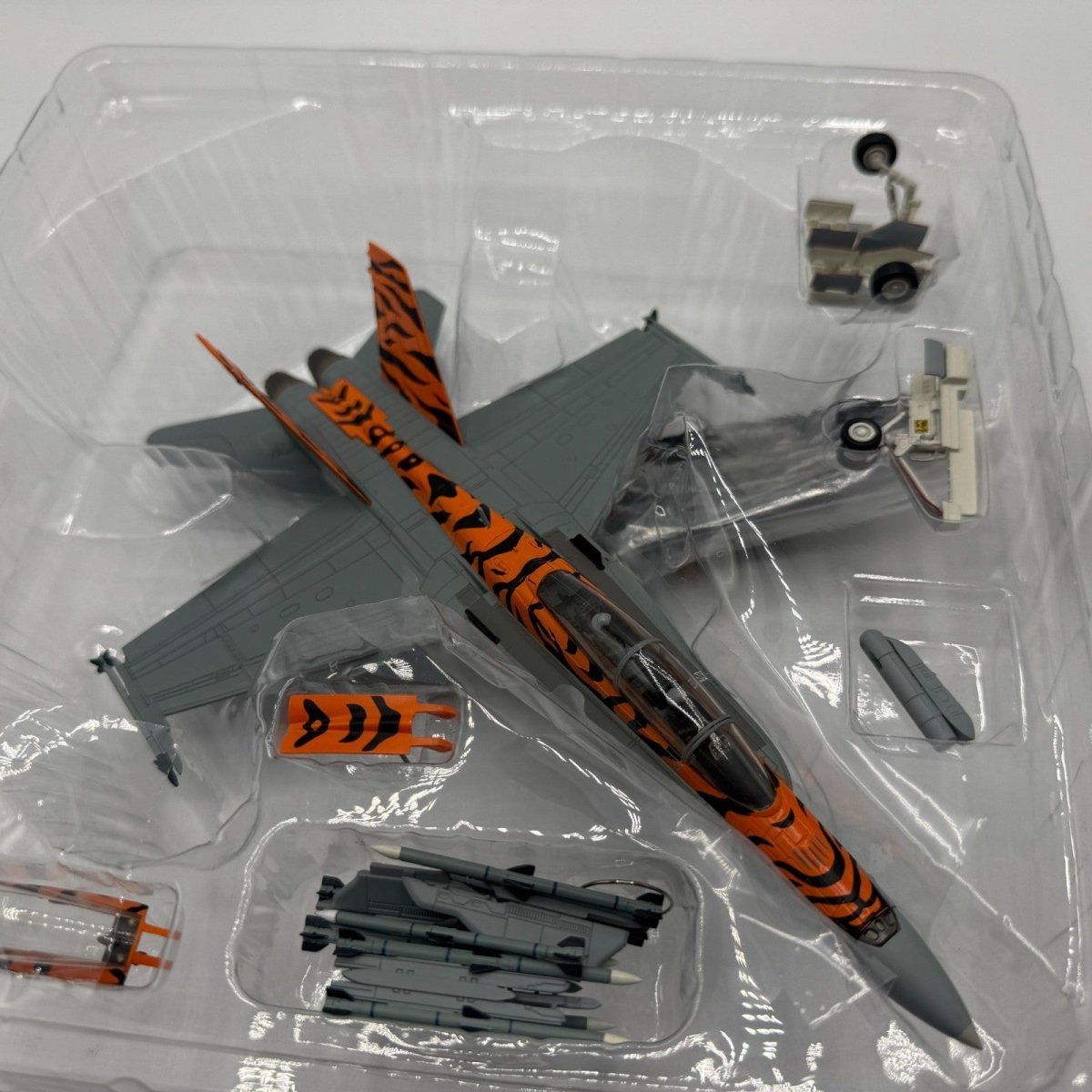 Hobby Master HA3545 1:72 F/A - 18B Hornet Classic 1985 - 2019 2 OCU RAAF Williamtown - Hobby Master
