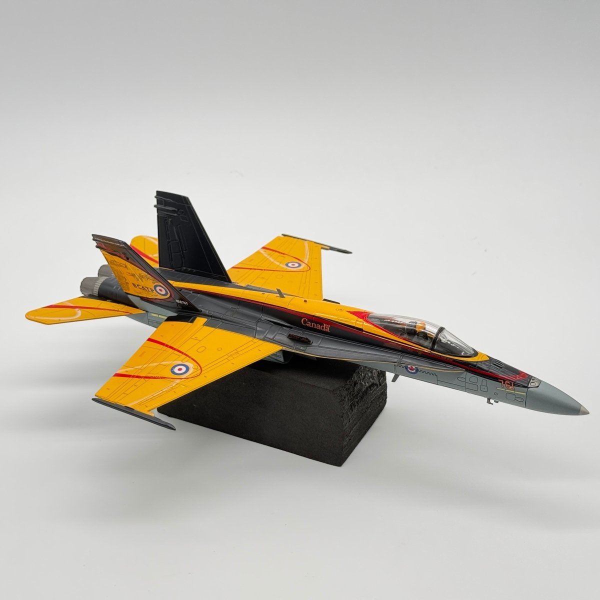 Hobby Master HA3550 1:72 CF-18 Hornet RCAF Demonstration Team 2016 - Hobby Master