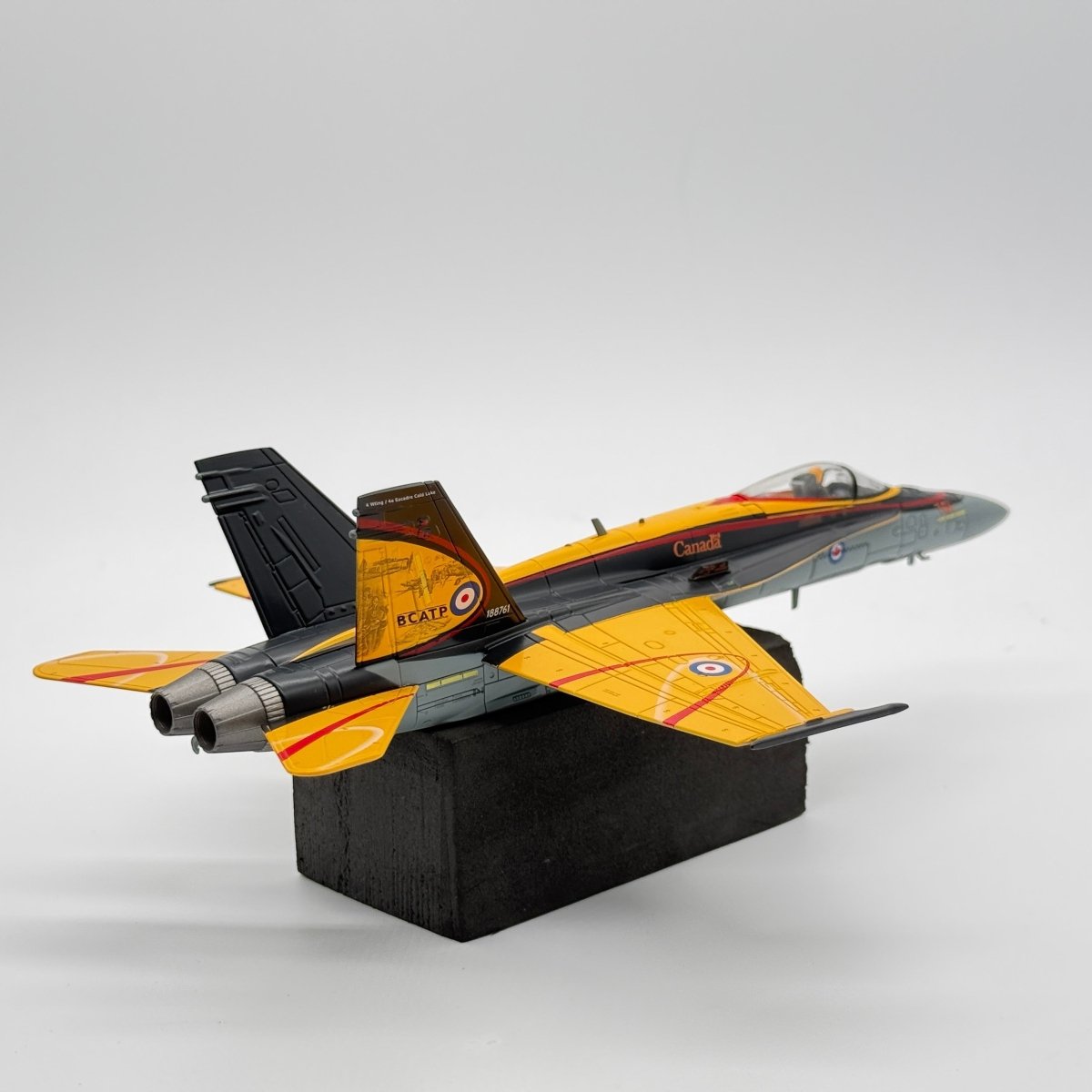 Hobby Master HA3550 1:72 CF-18 Hornet RCAF Demonstration Team 2016 - Hobby Master