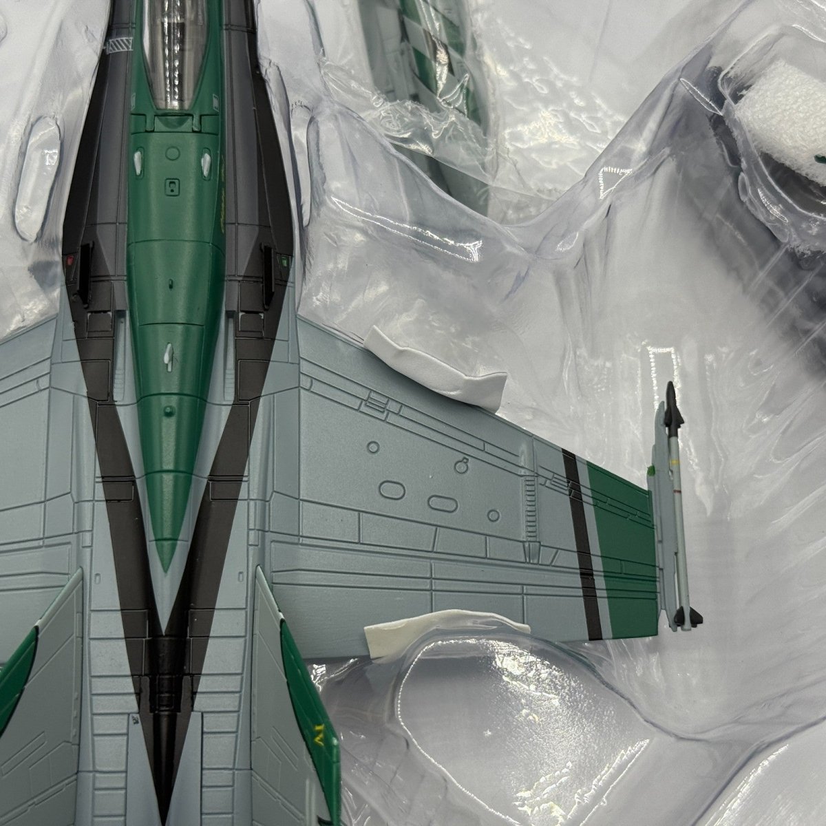 Hobby Master HA3566 1:72 F/A - 18C Hornet Strike Fighter "Chippy Ho" - Hobby Master