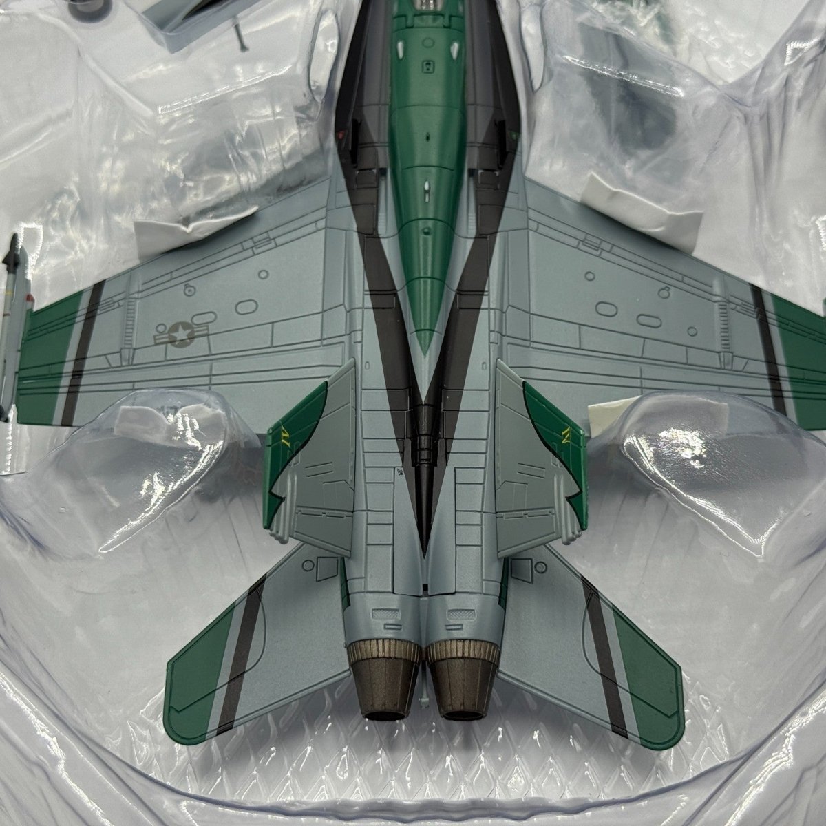Hobby Master HA3566 1:72 F/A - 18C Hornet Strike Fighter "Chippy Ho" - Hobby Master