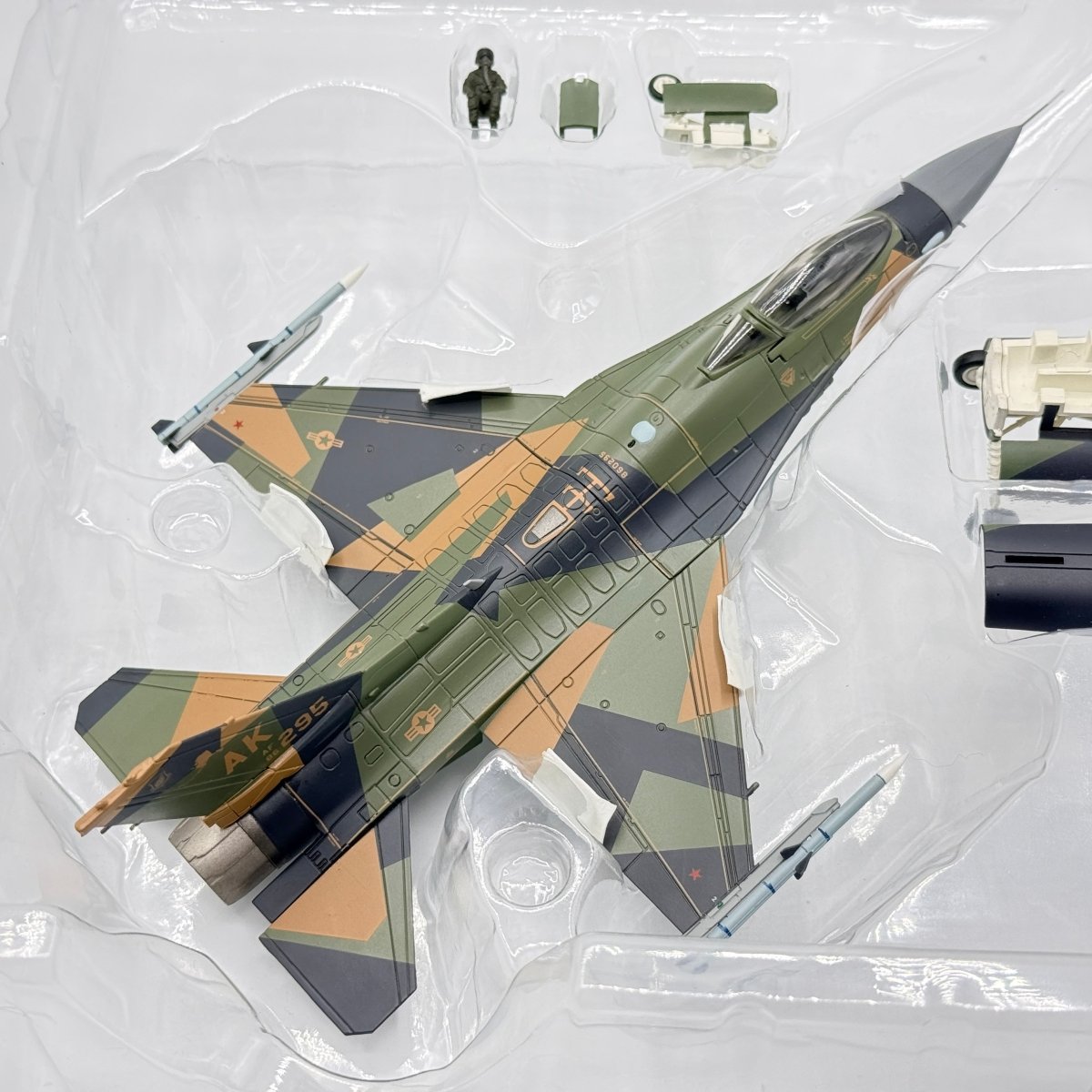 Hobby Master HA38003 1:72 F - 16C BDU Splinter, 86 - 0295, 354th Wing, 18th AGRS - Hobby Master