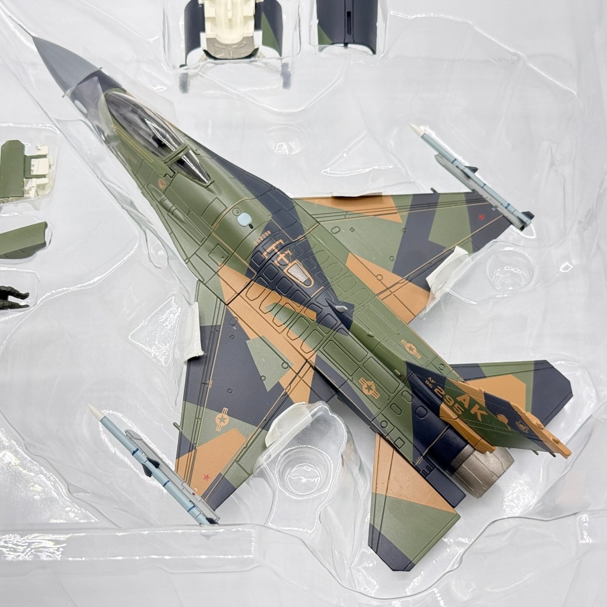 Hobby Master HA38003 1:72 F - 16C BDU Splinter, 86 - 0295, 354th Wing, 18th AGRS - Hobby Master