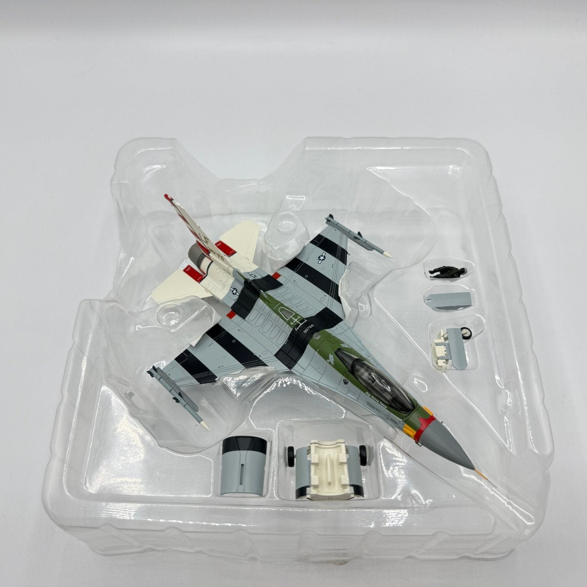 Hobby Master HA38013 1:72 F - 16C "Passionate Patsy", 90 - 0768, 310th FS Luke AFB - Hobby Master