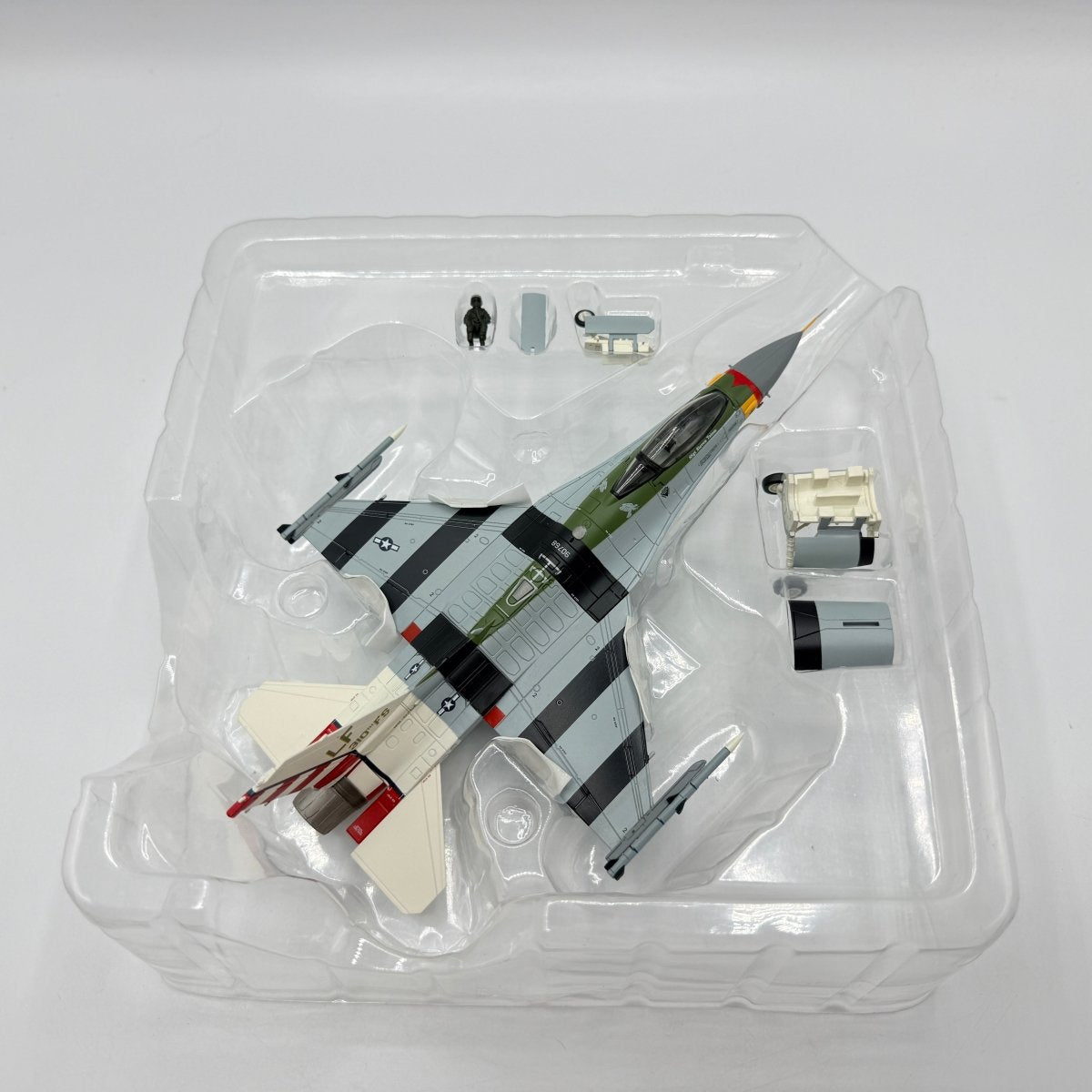 Hobby Master HA38013 1:72 F - 16C "Passionate Patsy", 90 - 0768, 310th FS Luke AFB - Hobby Master