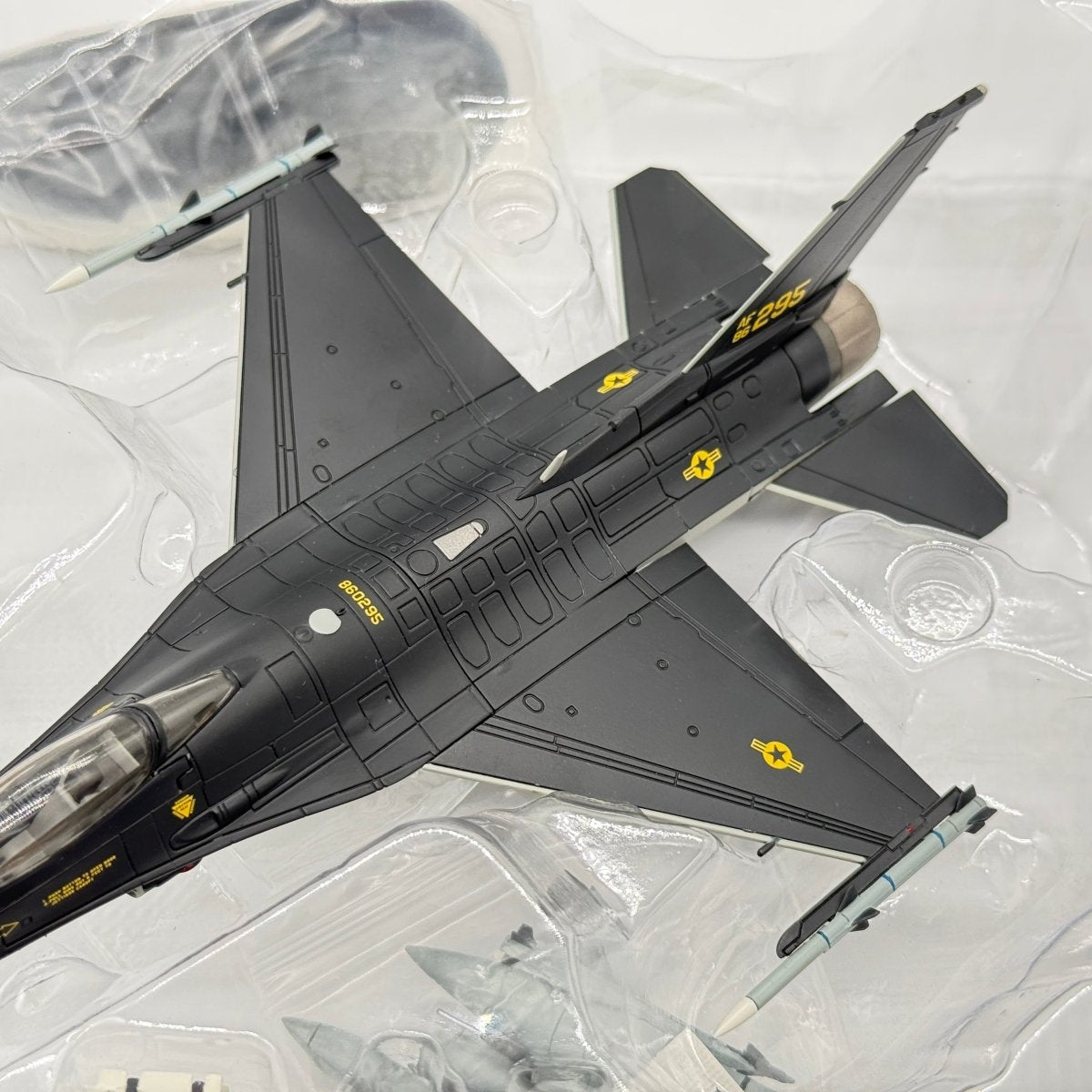 Hobby Master HA3871 1:72 F-16C Fighting Falcon USAF 18th AGRS Alaska 2017 - Hobby Master