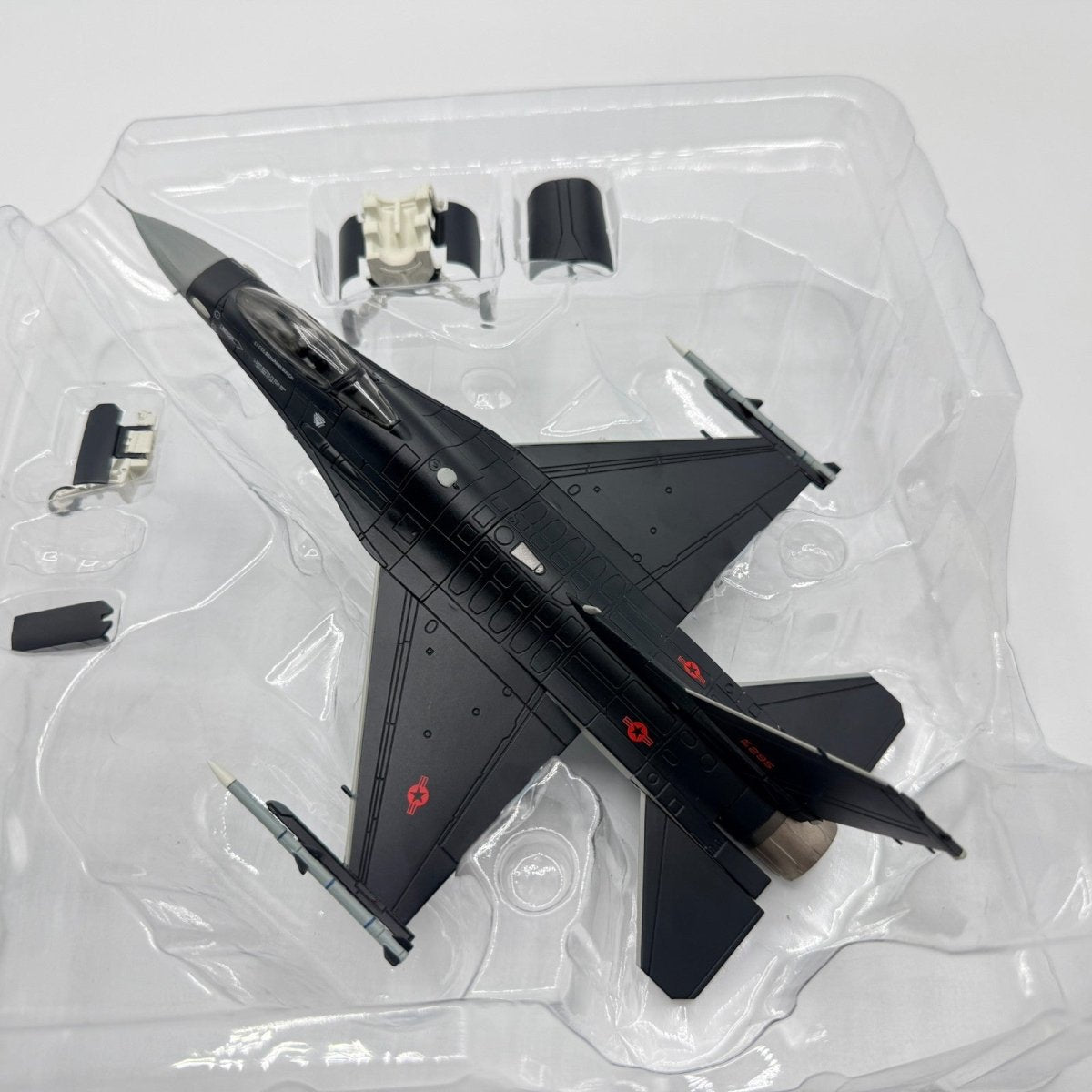 Hobby Master HA3872 1:72 F - 16C Fighting Falcon 18th Aggressor Sqn Alaska 2017 - Hobby Master