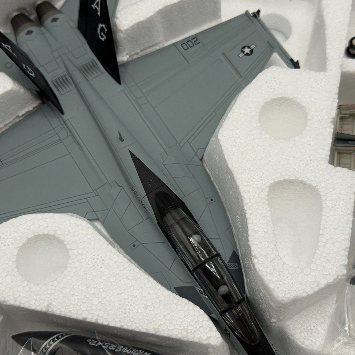 Hobby Master HA5104 1:72 F/A - 18F "Super Hornet" VFA - 103 USS Eisenhower 2013 - Hobby Master