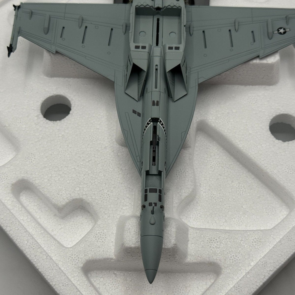Hobby Master HA5104 1:72 F/A - 18F "Super Hornet" VFA - 103 USS Eisenhower 2013 - Hobby Master