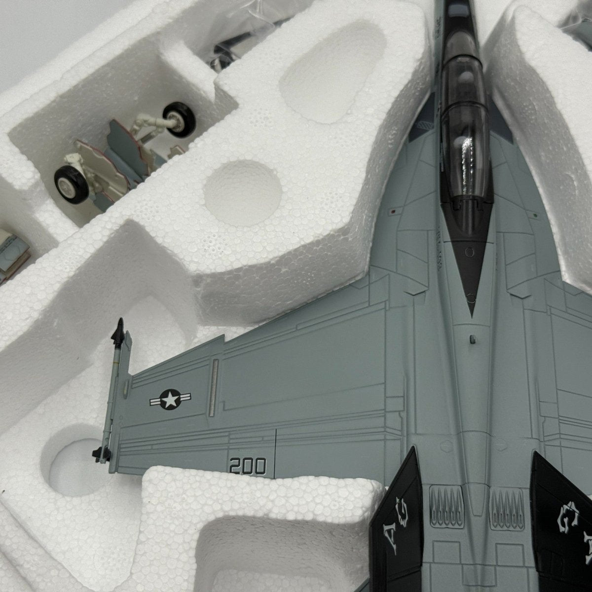 Hobby Master HA5104 1:72 F/A - 18F "Super Hornet" VFA - 103 USS Eisenhower 2013 - Hobby Master