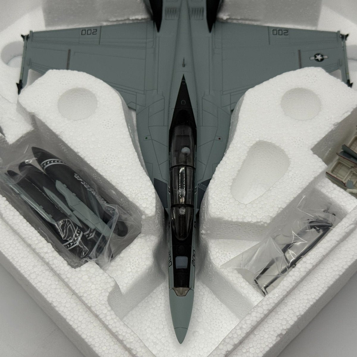 Hobby Master HA5104 1:72 F/A - 18F "Super Hornet" VFA - 103 USS Eisenhower 2013 - Hobby Master