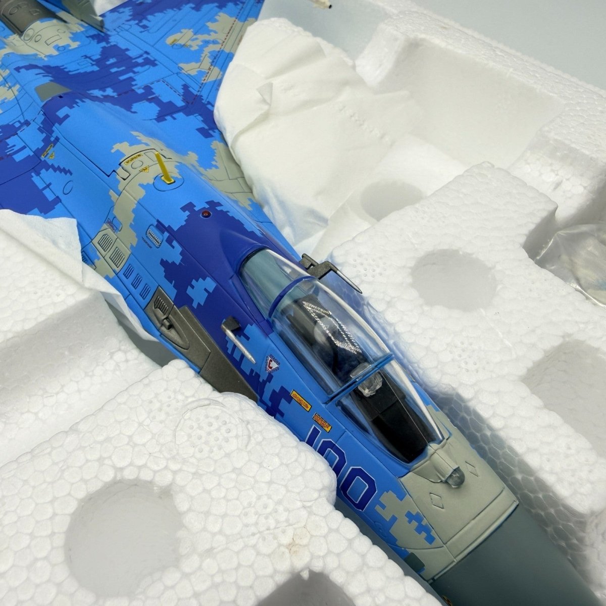 Hobby Master HA6010 1:72 Su - 27 Flanker B Serial 100, Ukrainian Air Force - Hobby Master