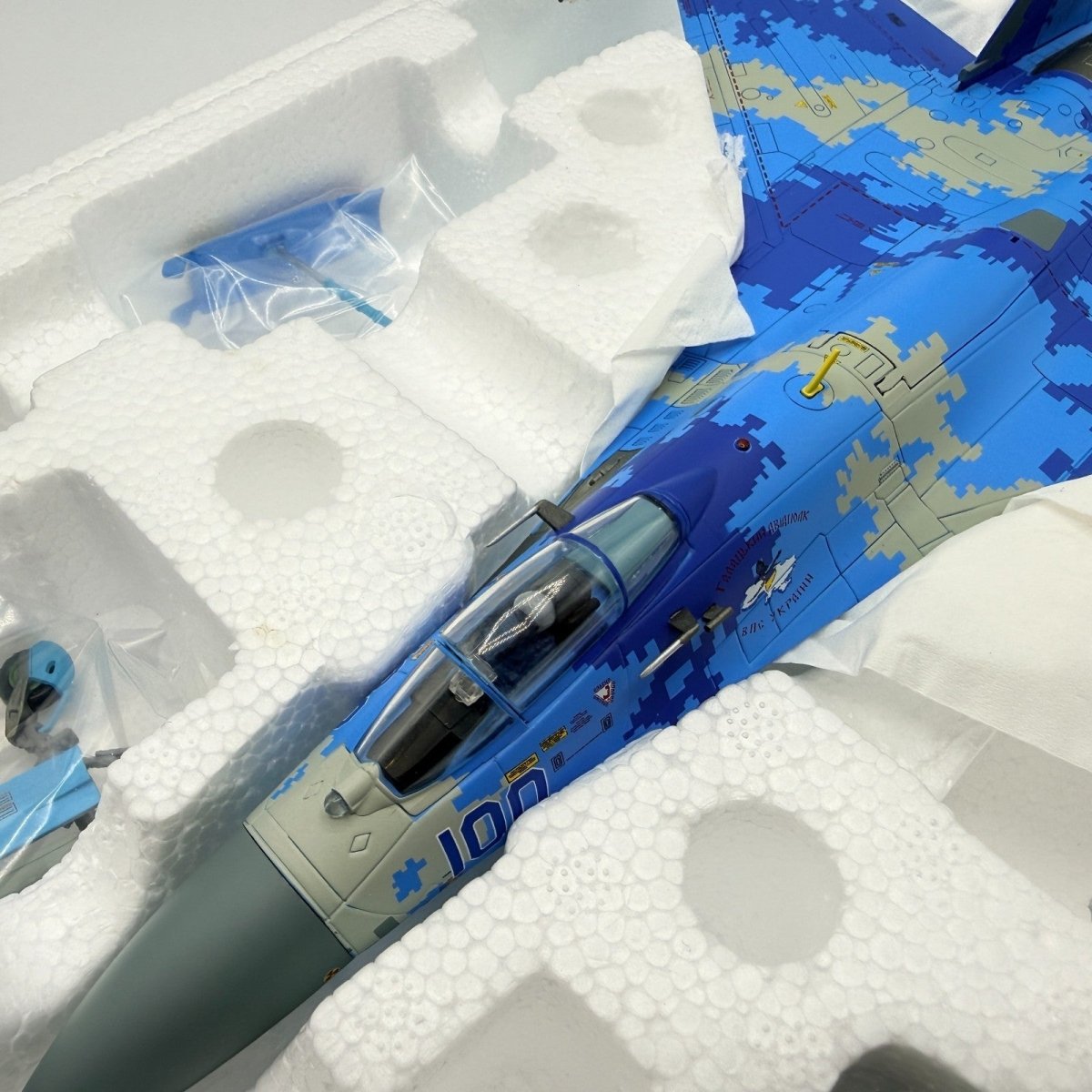 Hobby Master HA6010 1:72 Su - 27 Flanker B Serial 100, Ukrainian Air Force - Hobby Master