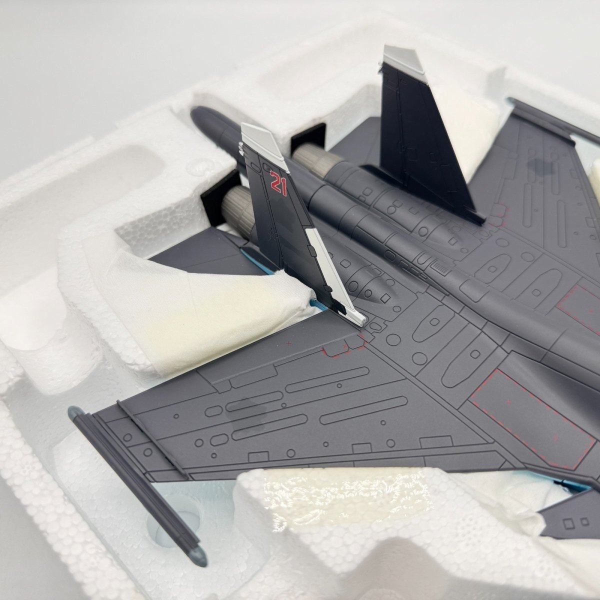 Hobby Master HA6302A 1:72 Su - 34 Fullback Fighter Bomber Red 21 Russian Air Force - Hobby Master