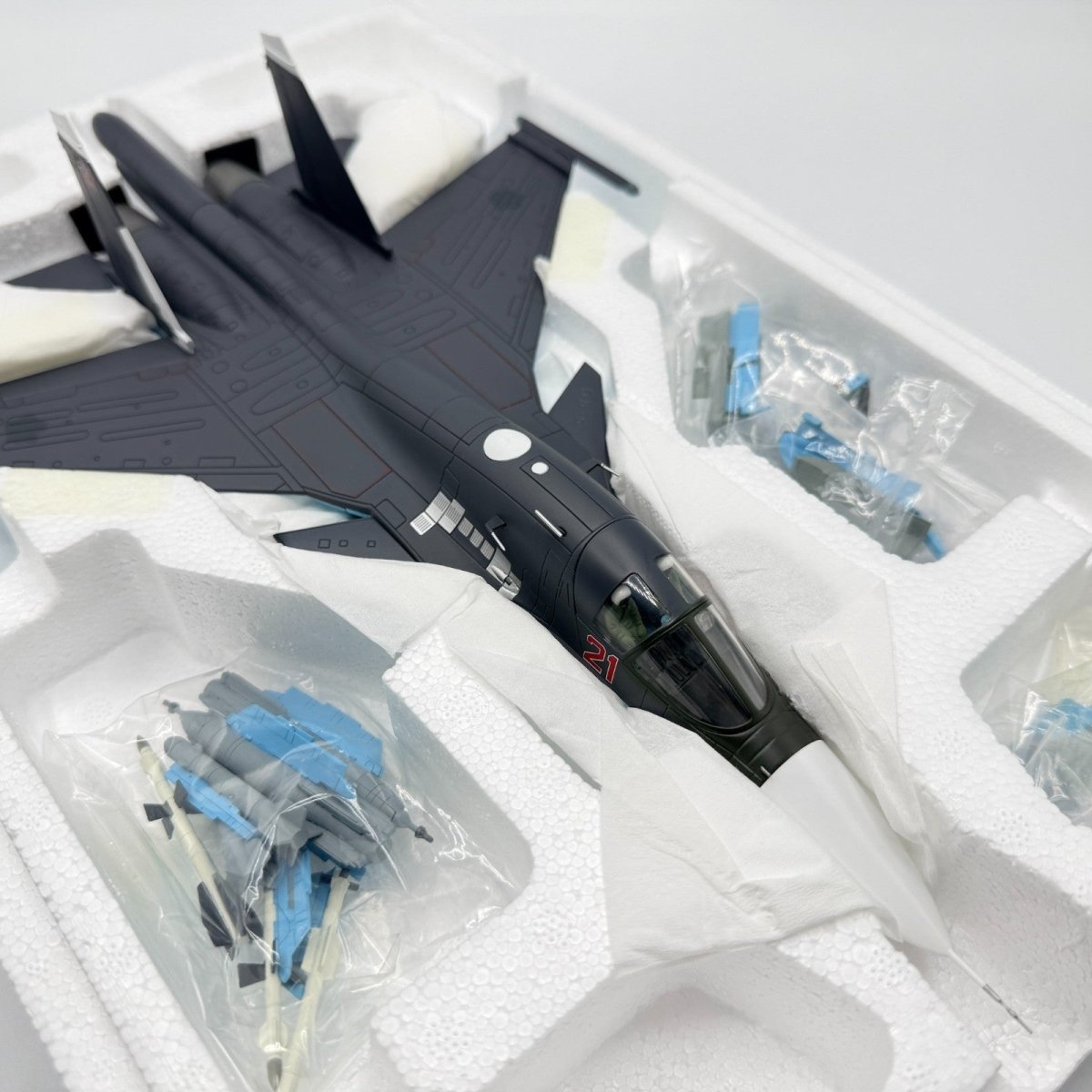 Hobby Master HA6302A 1:72 Su - 34 Fullback Fighter Bomber Red 21 Russian Air Force - Hobby Master