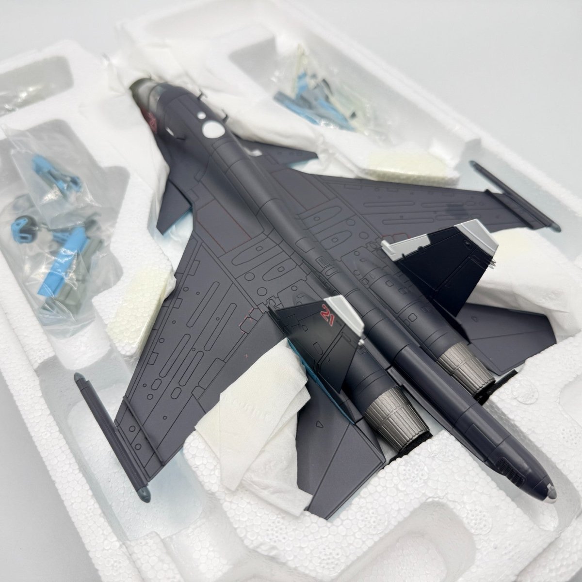 Hobby Master HA6302A 1:72 Su - 34 Fullback Fighter Bomber Red 21 Russian Air Force - Hobby Master