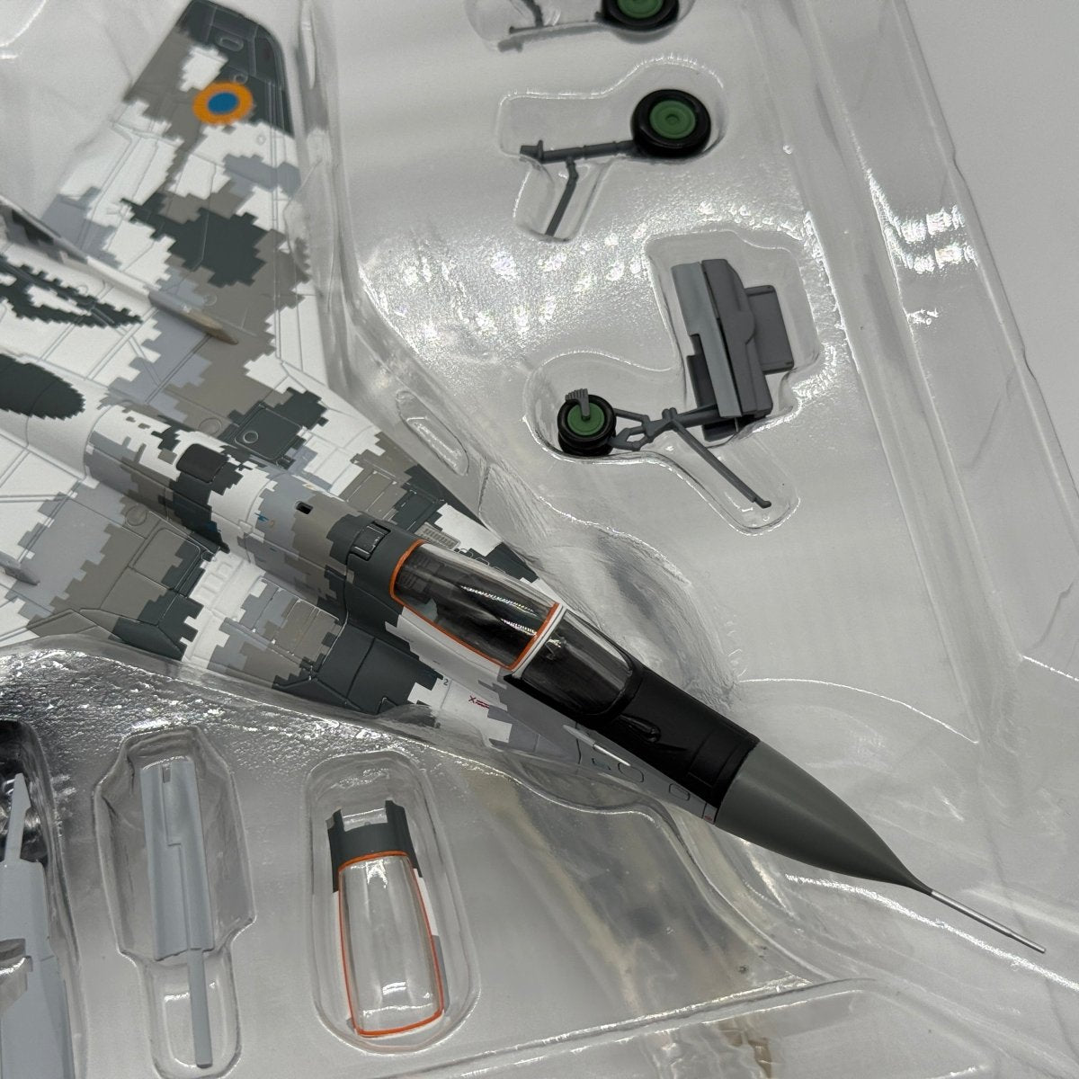 Hobby Master HA6518 1:72 Mikoyan MiG-29MU1 Fulcrum-C Ukrainian Air Force Yellow 57 Digital Camouflage 2014 - Hobby Master