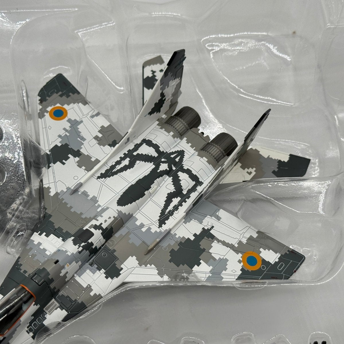 Hobby Master HA6518 1:72 Mikoyan MiG-29MU1 Fulcrum-C Ukrainian Air Force Yellow 57 Digital Camouflage 2014 - Hobby Master