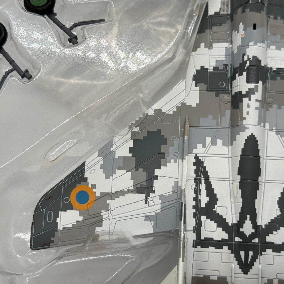 Hobby Master HA6518 1:72 Mikoyan MiG-29MU1 Fulcrum-C Ukrainian Air Force Yellow 57 Digital Camouflage 2014 - Hobby Master