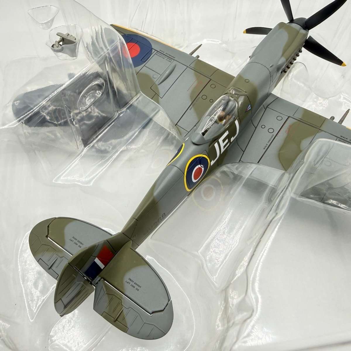 Hobby Master HA7101 1:48 Spitfire MK.XIVe MV268/JEJ "Johnnie Johnson" Germany - Hobby Master