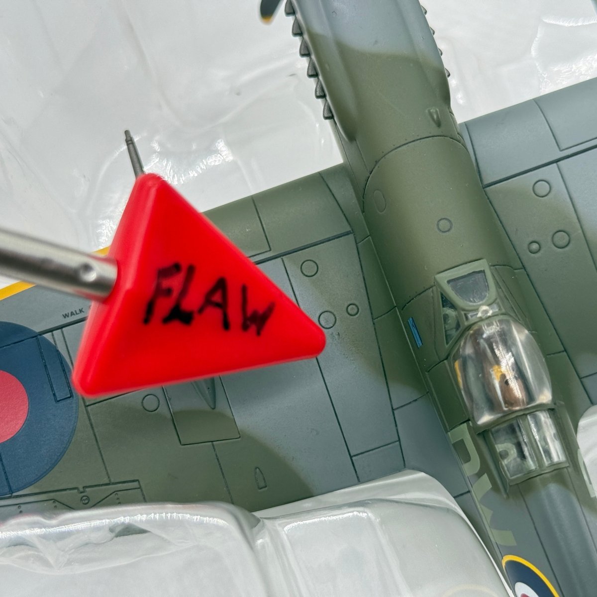 Hobby Master HA7102 1:48 Supermarine Spitfire Mk XIV RAF No.610 Sqn Richard Newbery West Malling 1944 - Hobby Master