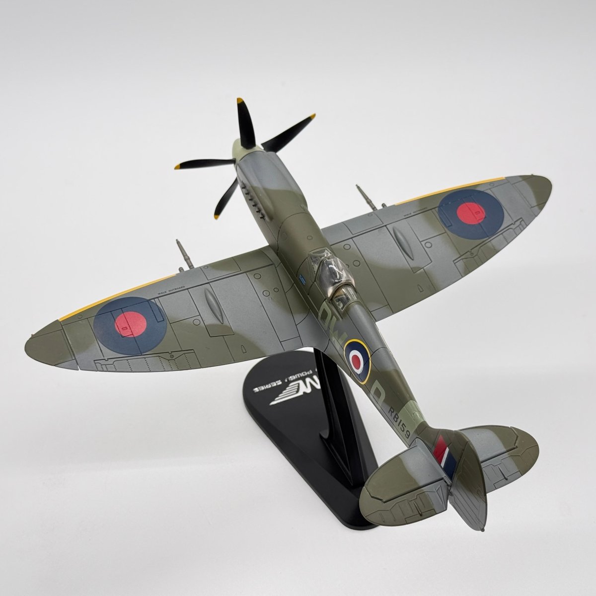 Hobby Master HA7102 1:48 Supermarine Spitfire Mk XIV RAF No.610 Sqn Richard Newbery West Malling 1944 - Hobby Master