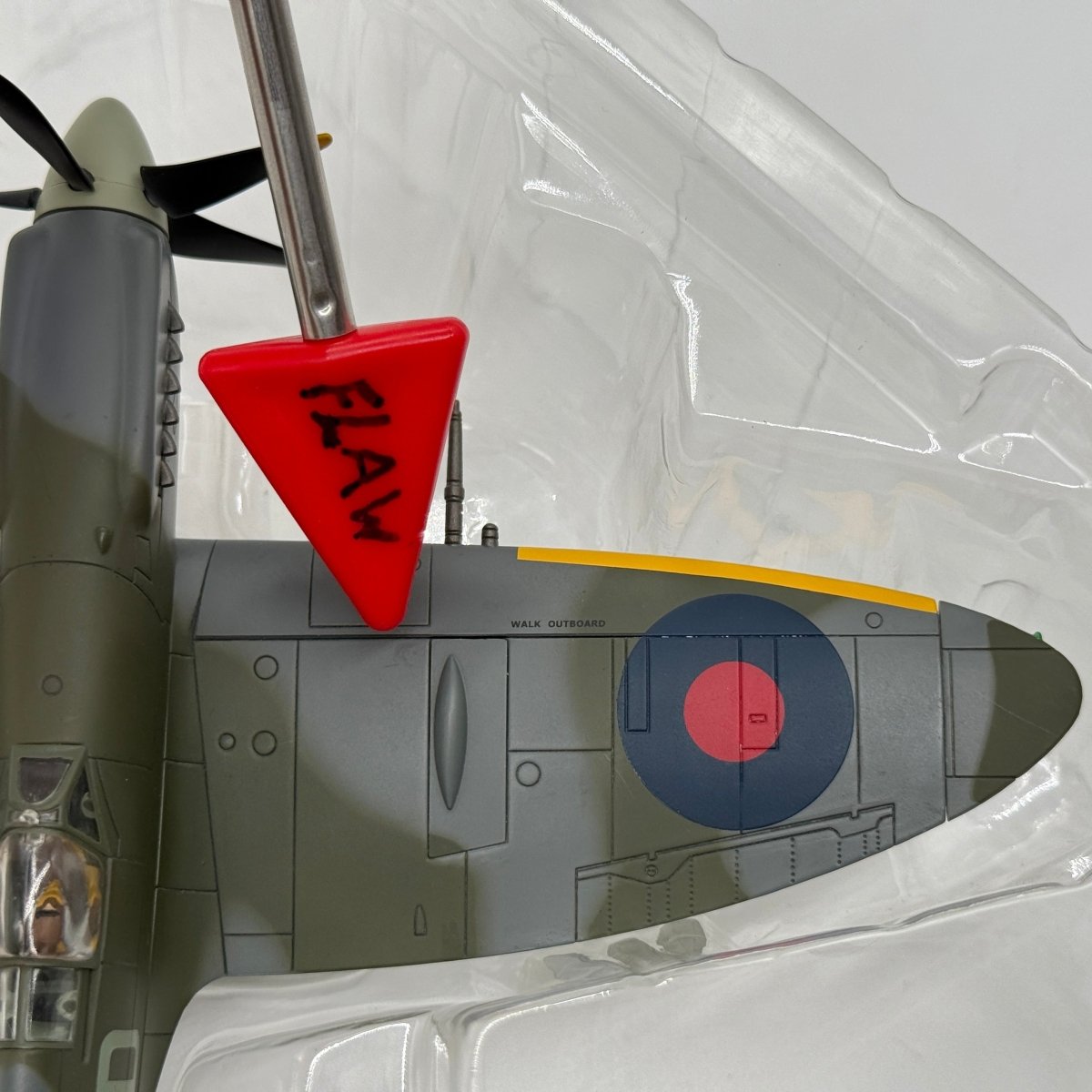 Hobby Master HA7102 1:48 Supermarine Spitfire Mk XIV RAF No.610 Sqn Richard Newbery West Malling 1944 - Hobby Master