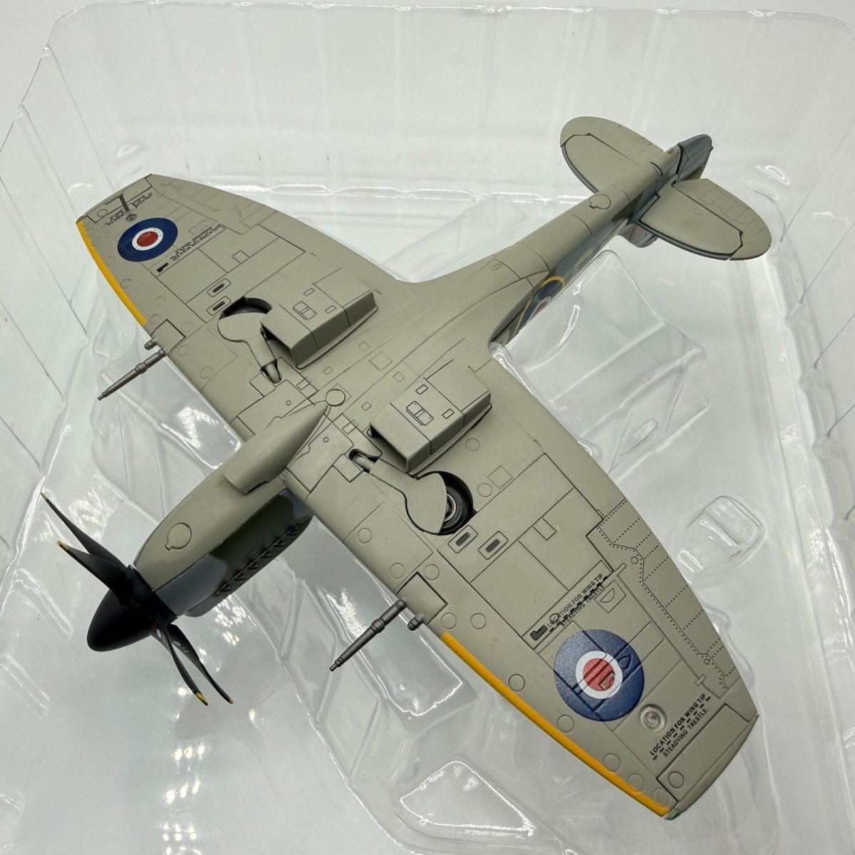 Hobby Master HA7112 1:48 Spitfire Mk.XIV MV293, Duxford Flying Legends Airshow - Hobby Master