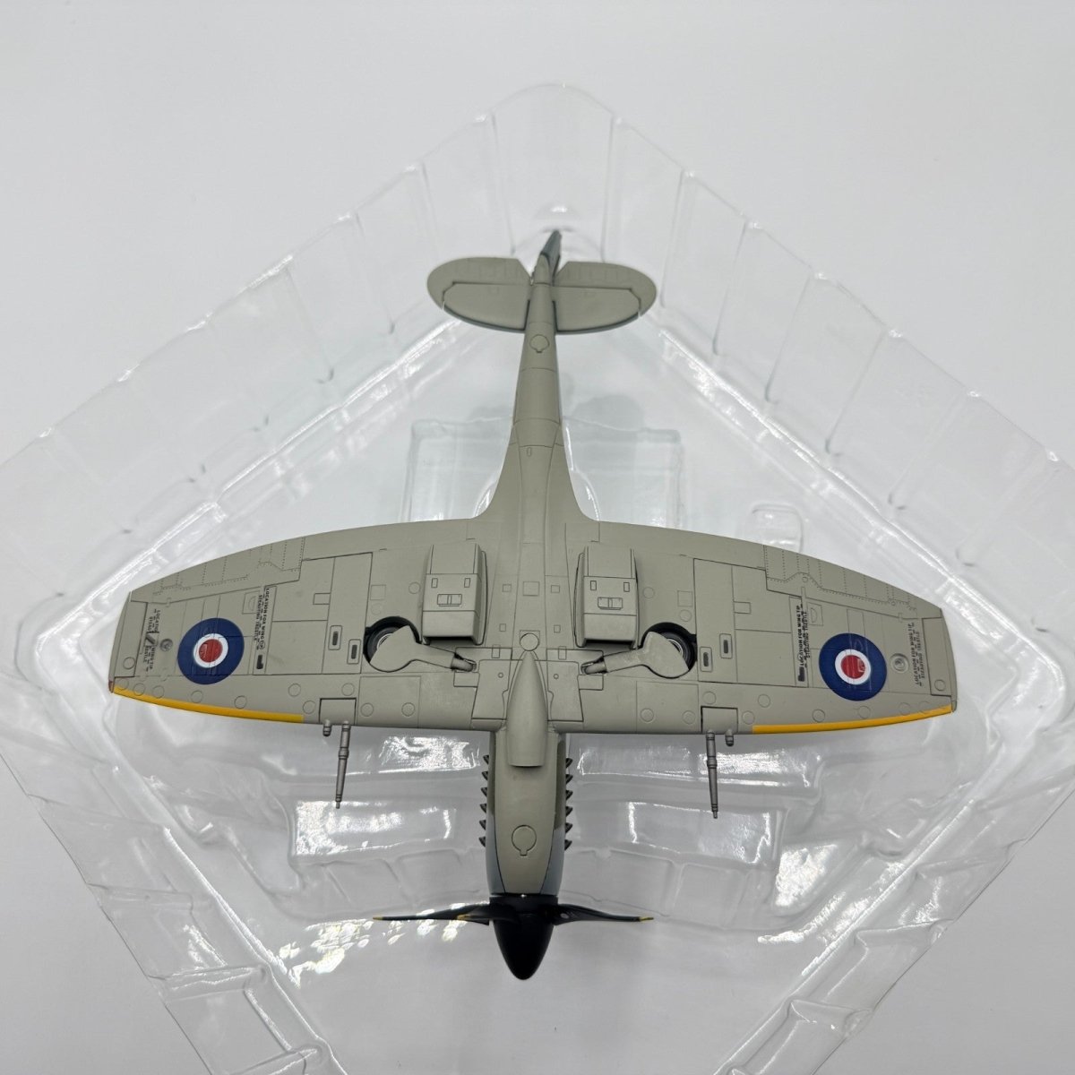 Hobby Master HA7112 1:48 Spitfire Mk.XIV MV293, Duxford Flying Legends Airshow - Hobby Master