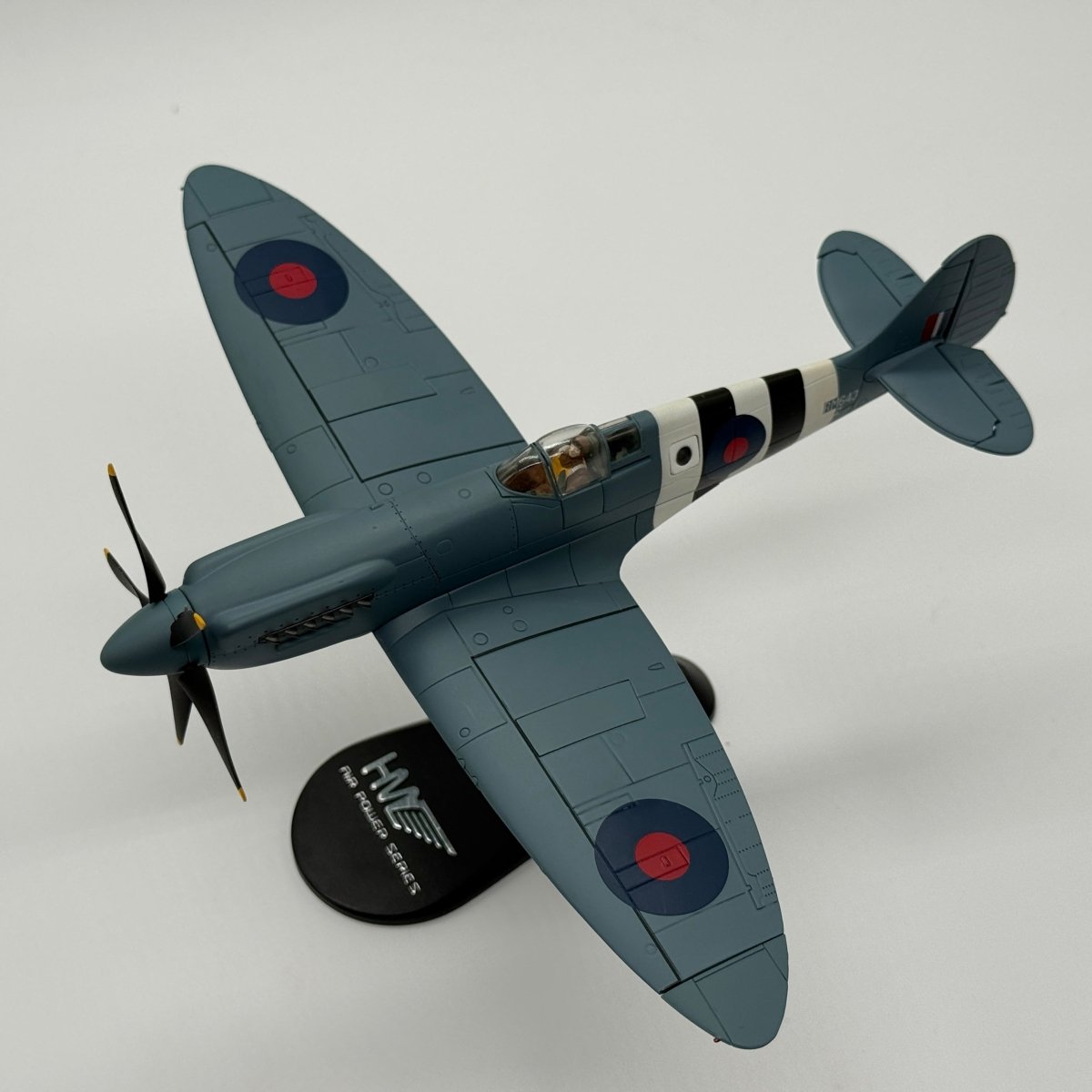 Hobby Master HA7601 1:48 Supermarine Spitfire PR.Mk XIX RAF No.541 Sqn 1944 - Hobby Master