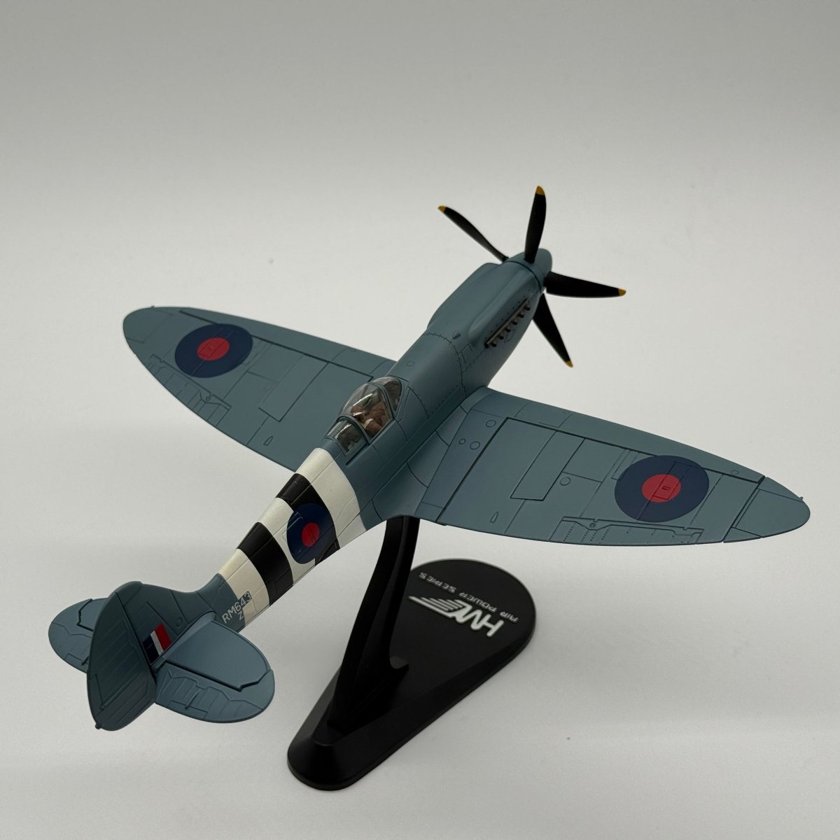 Hobby Master HA7601 1:48 Supermarine Spitfire PR.Mk XIX RAF No.541 Sqn 1944 - Hobby Master